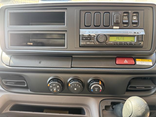 キャンター アルミウイング ワイドロング 日本フルハーフ リア観音扉 ラッシング2段 引出しフック4対 デジタルメーター 4,520×2,090×2,230 車検付 走行509km 積載2.9t シフト:デュオニック 2ペダル セミオートマ(37枚目)