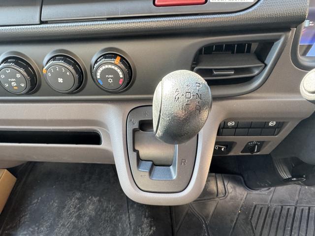 キャンター アルミウイング ワイドロング 日本フルハーフ リア観音扉 ラッシング2段 引出しフック4対 デジタルメーター 4,520×2,090×2,230 車検付 走行509km 積載2.9t シフト:デュオニック 2ペダル セミオートマ(39枚目)