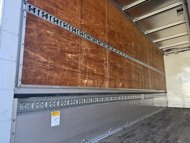 ファイター アルミウイング　ワイド　パブコ　リア観音扉　ラッシング２段　引出しフック５対　６，２５０×２，３９０×２，３６０　積載２．８ｔ　Ｆ６　６速　マニュアル　４ｔウイング　４トンウイング　ＥＴＣ１．０　バックカメラ　キーレス（11枚目）