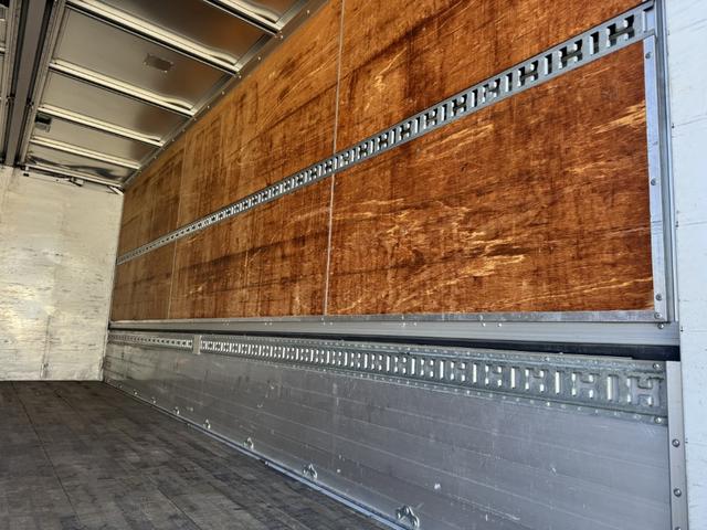 ファイター アルミウイング　ワイド　パブコ　リア観音扉　ラッシング２段　引出しフック５対　６，２５０×２，３９０×２，３６０　積載２．８ｔ　Ｆ６　６速　マニュアル　４ｔウイング　４トンウイング　ＥＴＣ１．０　バックカメラ　キーレス（12枚目）