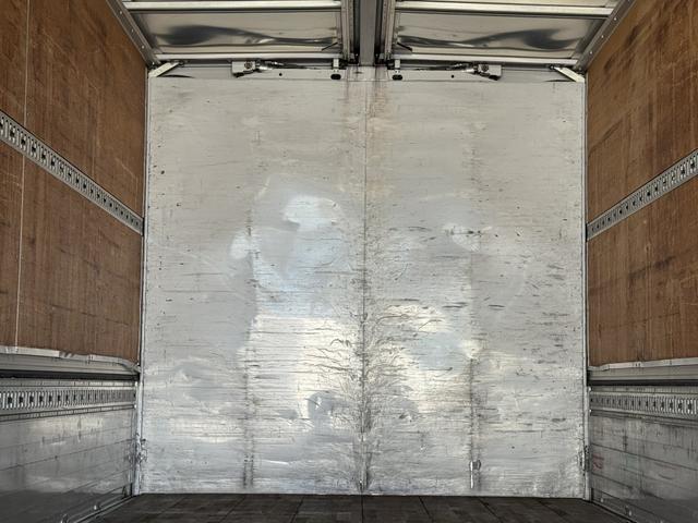 ファイター アルミウイング　ワイド　パブコ　リア観音扉　ラッシング２段　引出しフック５対　６，２５０×２，３９０×２，３６０　積載２．８ｔ　Ｆ６　６速　マニュアル　４ｔウイング　４トンウイング　ＥＴＣ１．０　バックカメラ　キーレス（15枚目）