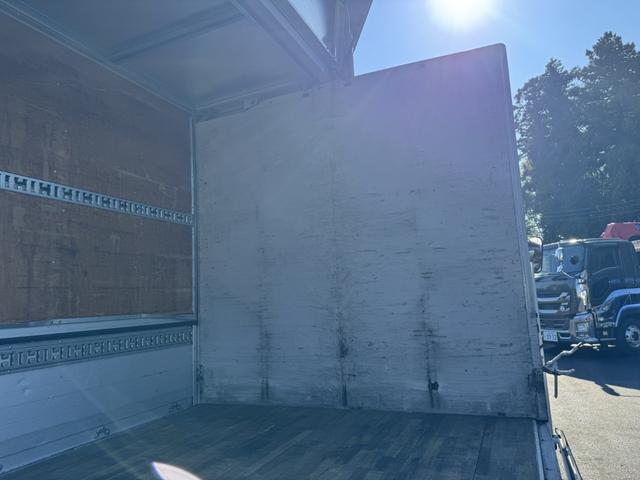 ファイター アルミウイング　ワイド　パブコ　リア観音扉　ラッシング２段　引出しフック５対　６，２５０×２，３９０×２，３６０　積載２．８ｔ　Ｆ６　６速　マニュアル　４ｔウイング　４トンウイング　ＥＴＣ１．０　バックカメラ　キーレス（19枚目）