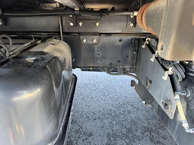 ファイター アルミウイング　ワイド　パブコ　リア観音扉　ラッシング２段　引出しフック５対　６，２５０×２，３９０×２，３６０　積載２．８ｔ　Ｆ６　６速　マニュアル　４ｔウイング　４トンウイング　ＥＴＣ１．０　バックカメラ　キーレス（21枚目）