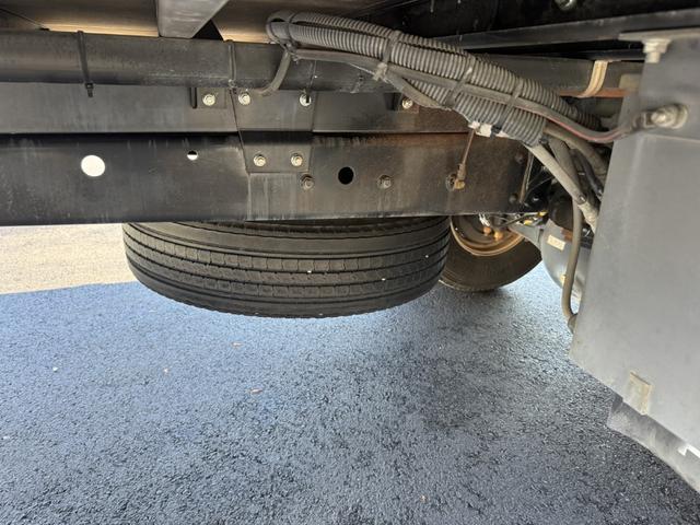 ファイター アルミウイング　ワイド　パブコ　リア観音扉　ラッシング２段　引出しフック５対　６，２５０×２，３９０×２，３６０　積載２．８ｔ　Ｆ６　６速　マニュアル　４ｔウイング　４トンウイング　ＥＴＣ１．０　バックカメラ　キーレス（26枚目）