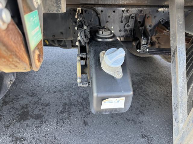 ファイター アルミウイング　ワイド　パブコ　リア観音扉　ラッシング２段　引出しフック５対　６，２５０×２，３９０×２，３６０　積載２．８ｔ　Ｆ６　６速　マニュアル　４ｔウイング　４トンウイング　ＥＴＣ１．０　バックカメラ　キーレス（30枚目）