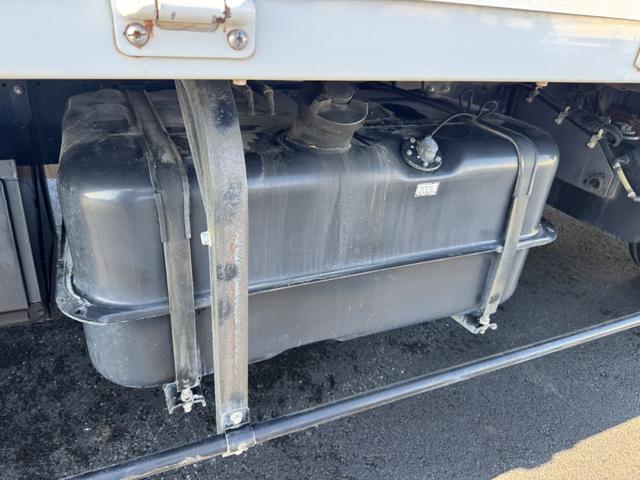 ファイター アルミウイング　ワイド　パブコ　リア観音扉　ラッシング２段　引出しフック５対　６，２５０×２，３９０×２，３６０　積載２．８ｔ　Ｆ６　６速　マニュアル　４ｔウイング　４トンウイング　ＥＴＣ１．０　バックカメラ　キーレス（31枚目）