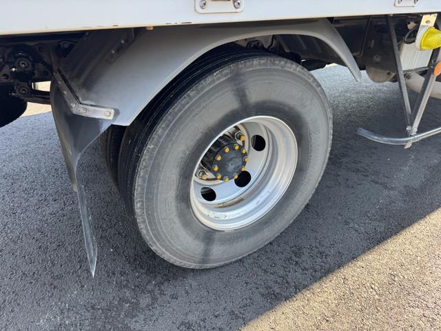 ファイター アルミウイング　ワイド　パブコ　リア観音扉　ラッシング２段　引出しフック５対　６，２５０×２，３９０×２，３６０　積載２．８ｔ　Ｆ６　６速　マニュアル　４ｔウイング　４トンウイング　ＥＴＣ１．０　バックカメラ　キーレス（49枚目）