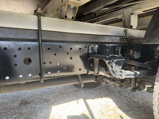 ダイナトラック ２．６ｔ吊３段クレーン　木平　標準ロング　タダノ　ＺＥ２６３ＨＲ　フックイン　ラジコン　３，７１０×１，７９０　積載２ｔ　Ｆ５　５速　マニュアル　３段ブーム　吊ｔ数２．６ｔ吊　送信機　古河ユニック　ＵＮＩＣ　小型クレーン　ナビ　ＥＴＣ１．０（26枚目）