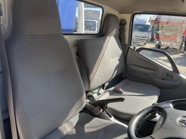 ダイナトラック ２．６ｔ吊３段クレーン　木平　標準ロング　タダノ　ＺＥ２６３ＨＲ　フックイン　ラジコン　３，７１０×１，７９０　積載２ｔ　Ｆ５　５速　マニュアル　３段ブーム　吊ｔ数２．６ｔ吊　送信機　古河ユニック　ＵＮＩＣ　小型クレーン　ナビ　ＥＴＣ１．０（32枚目）