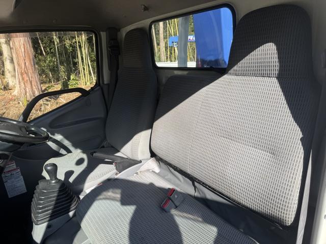 ダイナトラック ２．６ｔ吊３段クレーン　木平　標準ロング　タダノ　ＺＥ２６３ＨＲ　フックイン　ラジコン　３，７１０×１，７９０　積載２ｔ　Ｆ５　５速　マニュアル　３段ブーム　吊ｔ数２．６ｔ吊　送信機　古河ユニック　ＵＮＩＣ　小型クレーン　ナビ　ＥＴＣ１．０（42枚目）