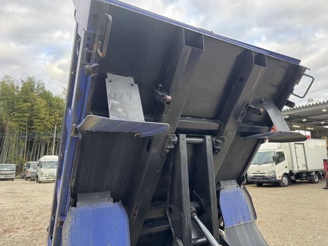 キャンター Wキャブダンプ 10尺 全低床 極東開発 DD02-31 リアヒーター付 2,060×1,590×320 積載2t I5 5速 マニュアル 2tダンプ 2トンダンプ 6人乗り 5t限定免許対応(14枚目)