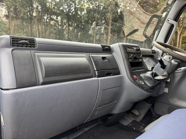 キャンター Wキャブダンプ 10尺 全低床 極東開発 DD02-31 リアヒーター付 2,060×1,590×320 積載2t I5 5速 マニュアル 2tダンプ 2トンダンプ 6人乗り 5t限定免許対応(31枚目)