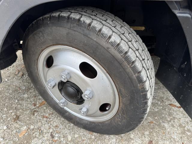 キャンター Wキャブダンプ 10尺 全低床 極東開発 DD02-31 リアヒーター付 2,060×1,590×320 積載2t I5 5速 マニュアル 2tダンプ 2トンダンプ 6人乗り 5t限定免許対応(40枚目)