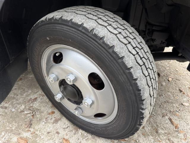 キャンター Wキャブダンプ 10尺 全低床 極東開発 DD02-31 リアヒーター付 2,060×1,590×320 積載2t I5 5速 マニュアル 2tダンプ 2トンダンプ 6人乗り 5t限定免許対応(41枚目)