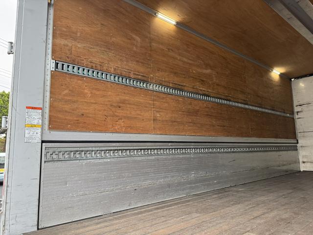 ヒノレンジャー アルミウイング ワイド ベッド付 エアサス 格納ゲート 240馬力 トランテックス 6,280×2,410×2,430 積載2.2t F6 6速 マニュアル 4tウイング 新明和 パワーゲート ゲート付 ETC2.0 バックカメラ 車線逸脱警報(12枚目)