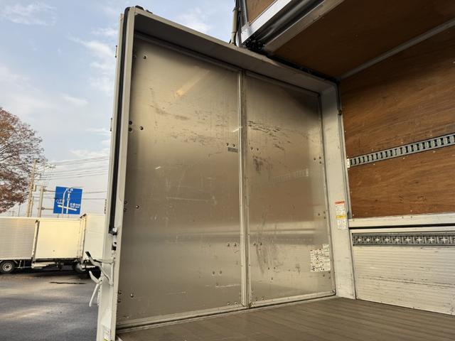 ヒノレンジャー アルミウイング ワイド ベッド付 エアサス 格納ゲート 240馬力 トランテックス 6,280×2,410×2,430 積載2.2t F6 6速 マニュアル 4tウイング 新明和 パワーゲート ゲート付 ETC2.0 バックカメラ 車線逸脱警報(19枚目)