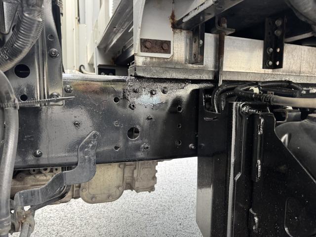 ヒノレンジャー アルミウイング ワイド ベッド付 エアサス 格納ゲート 240馬力 トランテックス 6,280×2,410×2,430 積載2.2t F6 6速 マニュアル 4tウイング 新明和 パワーゲート ゲート付 ETC2.0 バックカメラ 車線逸脱警報(20枚目)