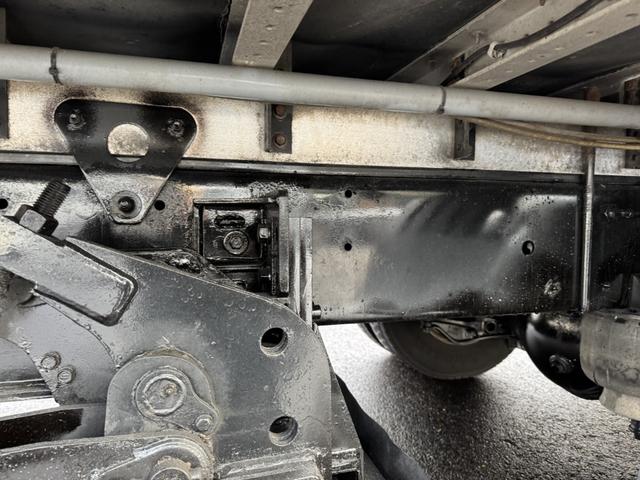 ヒノレンジャー アルミウイング ワイド ベッド付 エアサス 格納ゲート 240馬力 トランテックス 6,280×2,410×2,430 積載2.2t F6 6速 マニュアル 4tウイング 新明和 パワーゲート ゲート付 ETC2.0 バックカメラ 車線逸脱警報(25枚目)