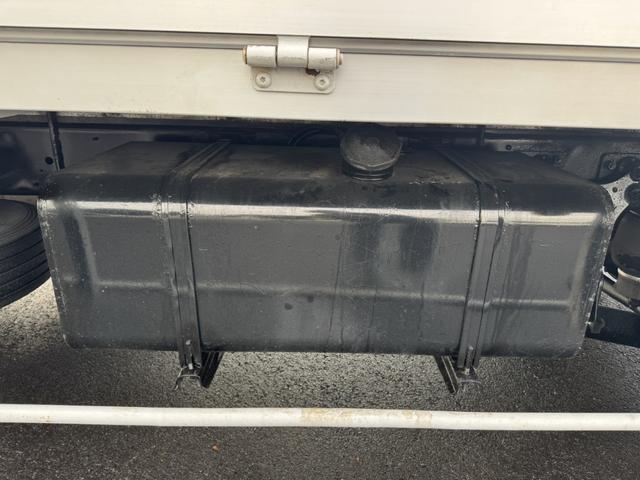 ヒノレンジャー アルミウイング ワイド ベッド付 エアサス 格納ゲート 240馬力 トランテックス 6,280×2,410×2,430 積載2.2t F6 6速 マニュアル 4tウイング 新明和 パワーゲート ゲート付 ETC2.0 バックカメラ 車線逸脱警報(28枚目)