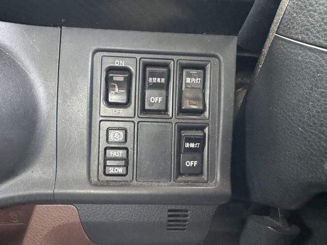 ヒノレンジャー アルミウイング ワイド ベッド付 エアサス 格納ゲート 240馬力 トランテックス 6,280×2,410×2,430 積載2.2t F6 6速 マニュアル 4tウイング 新明和 パワーゲート ゲート付 ETC2.0 バックカメラ 車線逸脱警報(33枚目)