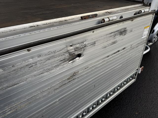 ヒノレンジャー アルミウイング ワイド ベッド付 エアサス 格納ゲート 240馬力 トランテックス 6,280×2,410×2,430 積載2.2t F6 6速 マニュアル 4tウイング 新明和 パワーゲート ゲート付 ETC2.0 バックカメラ 車線逸脱警報(55枚目)