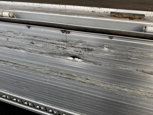 ヒノレンジャー アルミウイング ワイド ベッド付 エアサス 格納ゲート 240馬力 トランテックス 6,280×2,410×2,430 積載2.2t F6 6速 マニュアル 4tウイング 新明和 パワーゲート ゲート付 ETC2.0 バックカメラ 車線逸脱警報(56枚目)