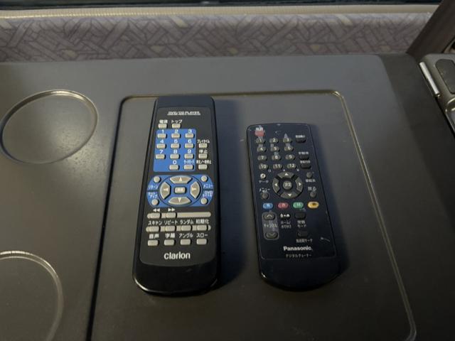 コースター マイクロバス スーパーラウンジ ハイルーフ ロング 19人乗り 自動スライドドア オートステップ付 モケットリクライニングシート 冷蔵庫 DVDデッキ モニター 右棚付 各席エアコン吹出口、ドリンクホルダー AT 2ペダル オートマ ETC1.0 ナビ(18枚目)