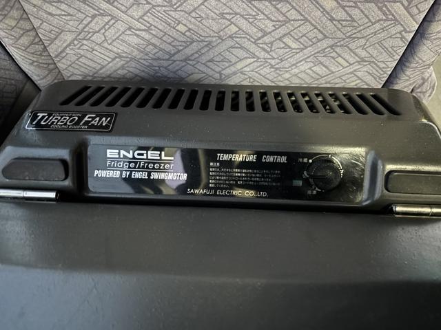 コースター マイクロバス スーパーラウンジ ハイルーフ ロング 19人乗り 自動スライドドア オートステップ付 モケットリクライニングシート 冷蔵庫 DVDデッキ モニター 右棚付 各席エアコン吹出口、ドリンクホルダー AT 2ペダル オートマ ETC1.0 ナビ(20枚目)