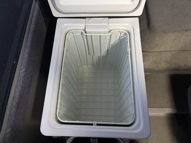 コースター マイクロバス スーパーラウンジ ハイルーフ ロング 19人乗り 自動スライドドア オートステップ付 モケットリクライニングシート 冷蔵庫 DVDデッキ モニター 右棚付 各席エアコン吹出口、ドリンクホルダー AT 2ペダル オートマ ETC1.0 ナビ(21枚目)