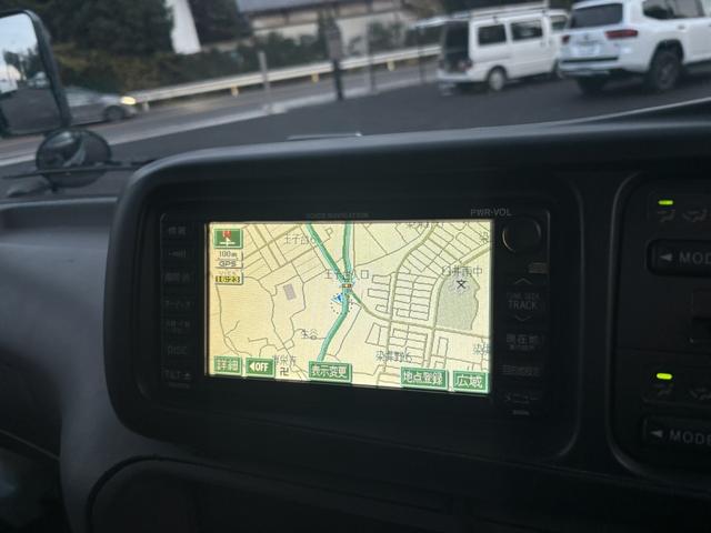 コースター マイクロバス スーパーラウンジ ハイルーフ ロング 19人乗り 自動スライドドア オートステップ付 モケットリクライニングシート 冷蔵庫 DVDデッキ モニター 右棚付 各席エアコン吹出口、ドリンクホルダー AT 2ペダル オートマ ETC1.0 ナビ(27枚目)