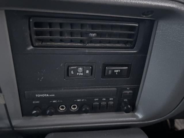 コースター マイクロバス スーパーラウンジ ハイルーフ ロング 19人乗り 自動スライドドア オートステップ付 モケットリクライニングシート 冷蔵庫 DVDデッキ モニター 右棚付 各席エアコン吹出口、ドリンクホルダー AT 2ペダル オートマ ETC1.0 ナビ(28枚目)