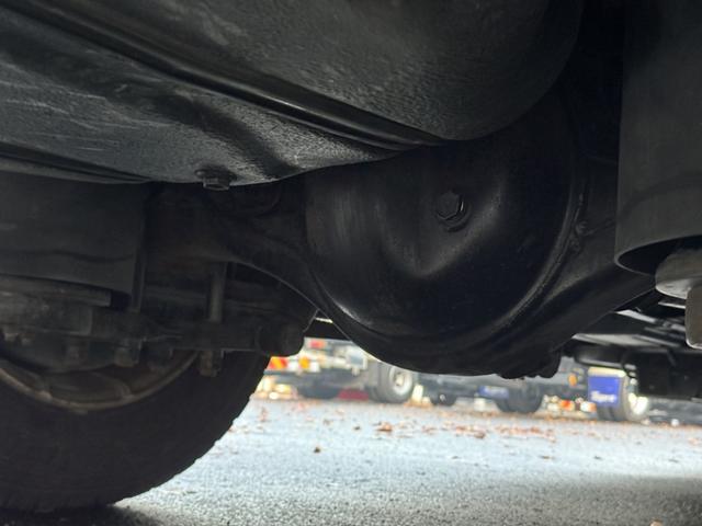 コースター マイクロバス スーパーラウンジ ハイルーフ ロング 19人乗り 自動スライドドア オートステップ付 モケットリクライニングシート 冷蔵庫 DVDデッキ モニター 右棚付 各席エアコン吹出口、ドリンクホルダー AT 2ペダル オートマ ETC1.0 ナビ(39枚目)