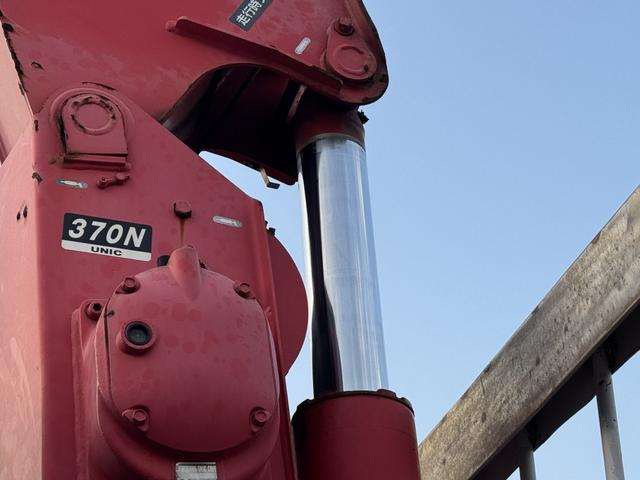 フォワード ２．９ｔ吊５段クレーン　木平　ユニック　ＵＲＵ３７５Ｎ　フックイン　ラジコン　差し違いアウトリガー　６，０４０×２，１８０　走行４１千ｋｍ　積載１．３ｔ　Ｆ６　マニュアル　４ｔクレーン　ＵＮＩＣ　角足　５段ブーム　吊ｔ数２．９ｔ吊（18枚目）