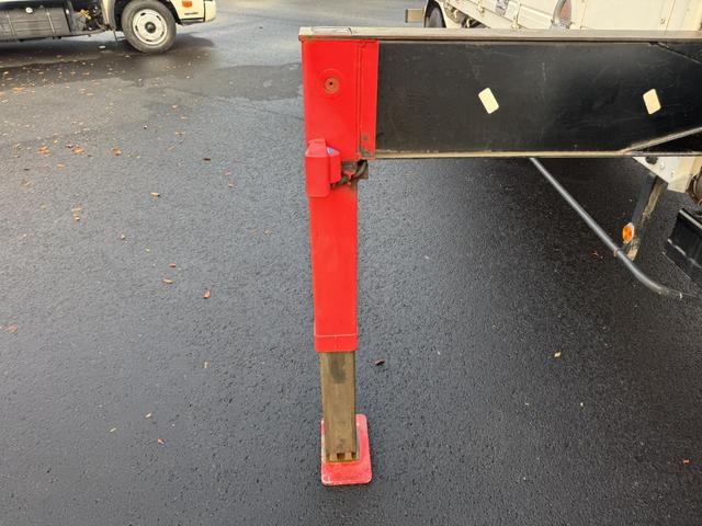 フォワード ２．９ｔ吊５段クレーン　木平　ユニック　ＵＲＵ３７５Ｎ　フックイン　ラジコン　差し違いアウトリガー　６，０４０×２，１８０　走行４１千ｋｍ　積載１．３ｔ　Ｆ６　マニュアル　４ｔクレーン　ＵＮＩＣ　角足　５段ブーム　吊ｔ数２．９ｔ吊（19枚目）