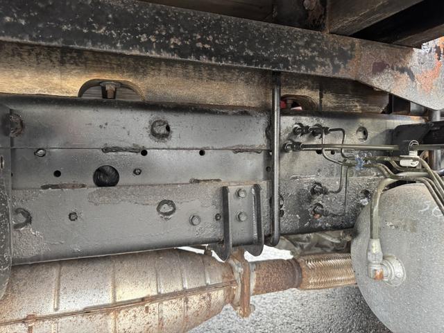 フォワード ２．９ｔ吊５段クレーン　木平　ユニック　ＵＲＵ３７５Ｎ　フックイン　ラジコン　差し違いアウトリガー　６，０４０×２，１８０　走行４１千ｋｍ　積載１．３ｔ　Ｆ６　マニュアル　４ｔクレーン　ＵＮＩＣ　角足　５段ブーム　吊ｔ数２．９ｔ吊（25枚目）