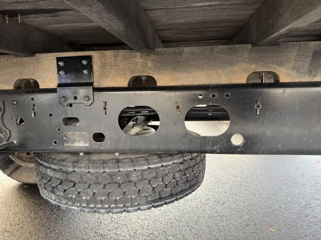 フォワード ２．９ｔ吊５段クレーン　木平　ユニック　ＵＲＵ３７５Ｎ　フックイン　ラジコン　差し違いアウトリガー　６，０４０×２，１８０　走行４１千ｋｍ　積載１．３ｔ　Ｆ６　マニュアル　４ｔクレーン　ＵＮＩＣ　角足　５段ブーム　吊ｔ数２．９ｔ吊（28枚目）