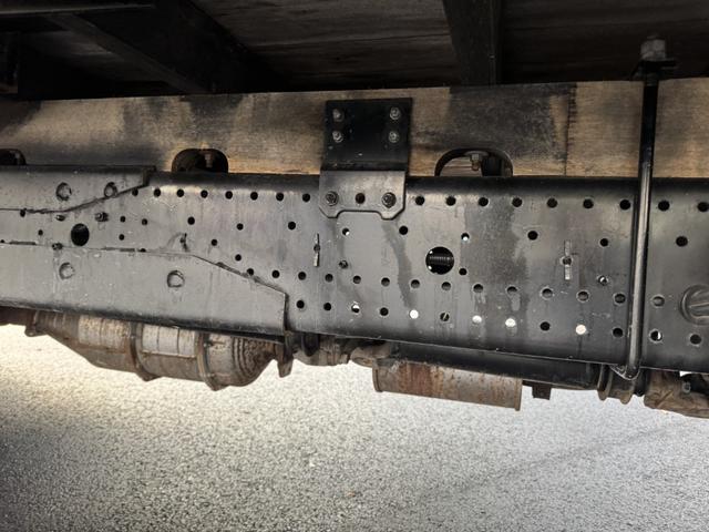 フォワード ２．９ｔ吊５段クレーン　木平　ユニック　ＵＲＵ３７５Ｎ　フックイン　ラジコン　差し違いアウトリガー　６，０４０×２，１８０　走行４１千ｋｍ　積載１．３ｔ　Ｆ６　マニュアル　４ｔクレーン　ＵＮＩＣ　角足　５段ブーム　吊ｔ数２．９ｔ吊（30枚目）