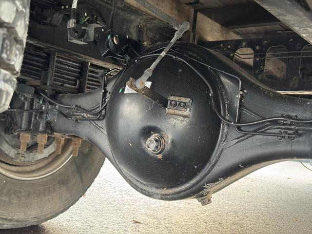 フォワード ２．９ｔ吊５段クレーン　木平　ユニック　ＵＲＵ３７５Ｎ　フックイン　ラジコン　差し違いアウトリガー　６，０４０×２，１８０　走行４１千ｋｍ　積載１．３ｔ　Ｆ６　マニュアル　４ｔクレーン　ＵＮＩＣ　角足　５段ブーム　吊ｔ数２．９ｔ吊（31枚目）