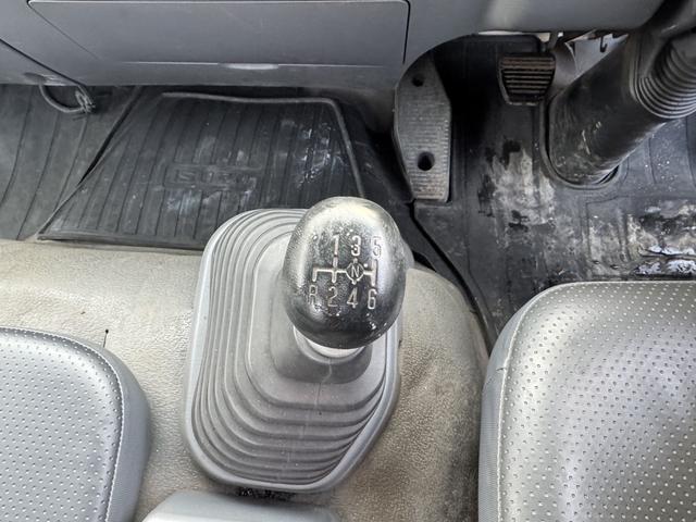 フォワード ２．９ｔ吊５段クレーン　木平　ユニック　ＵＲＵ３７５Ｎ　フックイン　ラジコン　差し違いアウトリガー　６，０４０×２，１８０　走行４１千ｋｍ　積載１．３ｔ　Ｆ６　マニュアル　４ｔクレーン　ＵＮＩＣ　角足　５段ブーム　吊ｔ数２．９ｔ吊（41枚目）