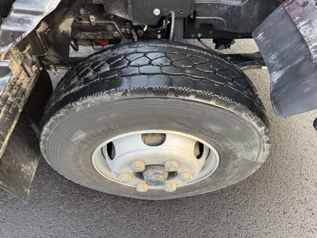 フォワード ２．９ｔ吊５段クレーン　木平　ユニック　ＵＲＵ３７５Ｎ　フックイン　ラジコン　差し違いアウトリガー　６，０４０×２，１８０　走行４１千ｋｍ　積載１．３ｔ　Ｆ６　マニュアル　４ｔクレーン　ＵＮＩＣ　角足　５段ブーム　吊ｔ数２．９ｔ吊（51枚目）