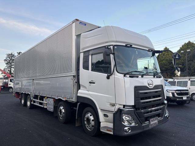 クオン アルミウイング　４軸低床　エアサス　ハイルーフ　日本フルハーフ　９，６２０×２，４００×２，６３０　積載１３．７ｔ　アルミホイール　シフト：エスコット　２ペダル　セミオートマ　大型ウイング　バックカメラ　ＬＤＷＳ　トラフィックアイブレーキ（3枚目）