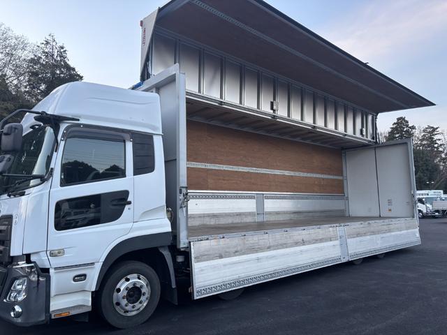 クオン アルミウイング　４軸低床　エアサス　ハイルーフ　日本フルハーフ　９，６２０×２，４００×２，６３０　積載１３．７ｔ　アルミホイール　シフト：エスコット　２ペダル　セミオートマ　大型ウイング　バックカメラ　ＬＤＷＳ　トラフィックアイブレーキ（15枚目）