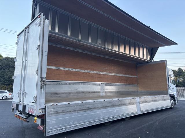 クオン アルミウイング　４軸低床　エアサス　ハイルーフ　日本フルハーフ　９，６２０×２，４００×２，６３０　積載１３．７ｔ　アルミホイール　シフト：エスコット　２ペダル　セミオートマ　大型ウイング　バックカメラ　ＬＤＷＳ　トラフィックアイブレーキ（16枚目）