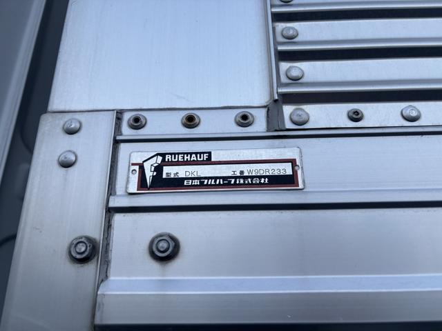 クオン アルミウイング　４軸低床　エアサス　ハイルーフ　日本フルハーフ　９，６２０×２，４００×２，６３０　積載１３．７ｔ　アルミホイール　シフト：エスコット　２ペダル　セミオートマ　大型ウイング　バックカメラ　ＬＤＷＳ　トラフィックアイブレーキ（20枚目）