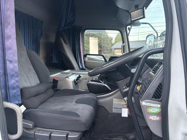 クオン アルミウイング　４軸低床　エアサス　ハイルーフ　日本フルハーフ　９，６２０×２，４００×２，６３０　積載１３．７ｔ　アルミホイール　シフト：エスコット　２ペダル　セミオートマ　大型ウイング　バックカメラ　ＬＤＷＳ　トラフィックアイブレーキ（31枚目）