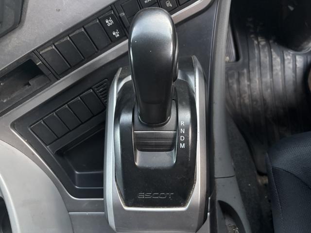 クオン アルミウイング　４軸低床　エアサス　ハイルーフ　日本フルハーフ　９，６２０×２，４００×２，６３０　積載１３．７ｔ　アルミホイール　シフト：エスコット　２ペダル　セミオートマ　大型ウイング　バックカメラ　ＬＤＷＳ　トラフィックアイブレーキ（35枚目）