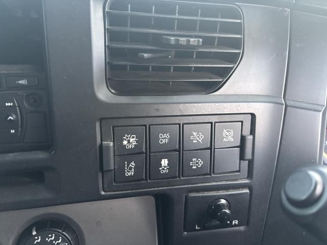 クオン アルミウイング　４軸低床　エアサス　ハイルーフ　日本フルハーフ　９，６２０×２，４００×２，６３０　積載１３．７ｔ　アルミホイール　シフト：エスコット　２ペダル　セミオートマ　大型ウイング　バックカメラ　ＬＤＷＳ　トラフィックアイブレーキ（38枚目）