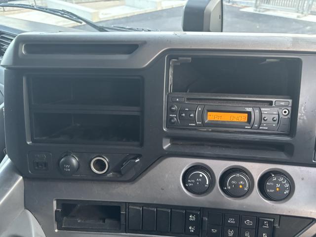 クオン アルミウイング　４軸低床　エアサス　ハイルーフ　日本フルハーフ　９，６２０×２，４００×２，６３０　積載１３．７ｔ　アルミホイール　シフト：エスコット　２ペダル　セミオートマ　大型ウイング　バックカメラ　ＬＤＷＳ　トラフィックアイブレーキ（39枚目）