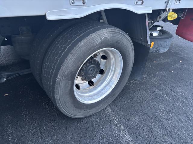 クオン アルミウイング　４軸低床　エアサス　ハイルーフ　日本フルハーフ　９，６２０×２，４００×２，６３０　積載１３．７ｔ　アルミホイール　シフト：エスコット　２ペダル　セミオートマ　大型ウイング　バックカメラ　ＬＤＷＳ　トラフィックアイブレーキ（55枚目）