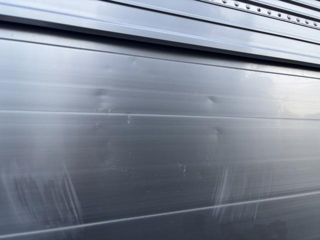 クオン アルミウイング　４軸低床　エアサス　ハイルーフ　日本フルハーフ　９，６２０×２，４００×２，６３０　積載１３．７ｔ　アルミホイール　シフト：エスコット　２ペダル　セミオートマ　大型ウイング　バックカメラ　ＬＤＷＳ　トラフィックアイブレーキ（61枚目）